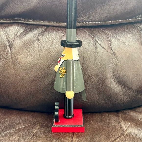 The Mayor with Candy Cane Wooden Nutcracker Disney A Nightmare Before Christmas - Picture 8 of 15